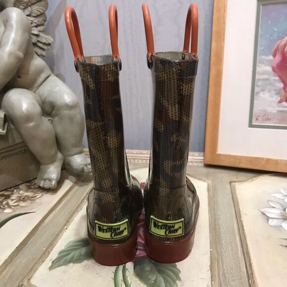 Western Chief Light Up Rain Boots Olive Mesh Camo Sz 5/6 NWOB - Picture 8 of 14